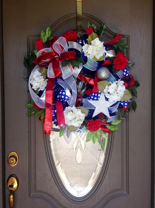 独立記念日の装飾がドアに飾ってある