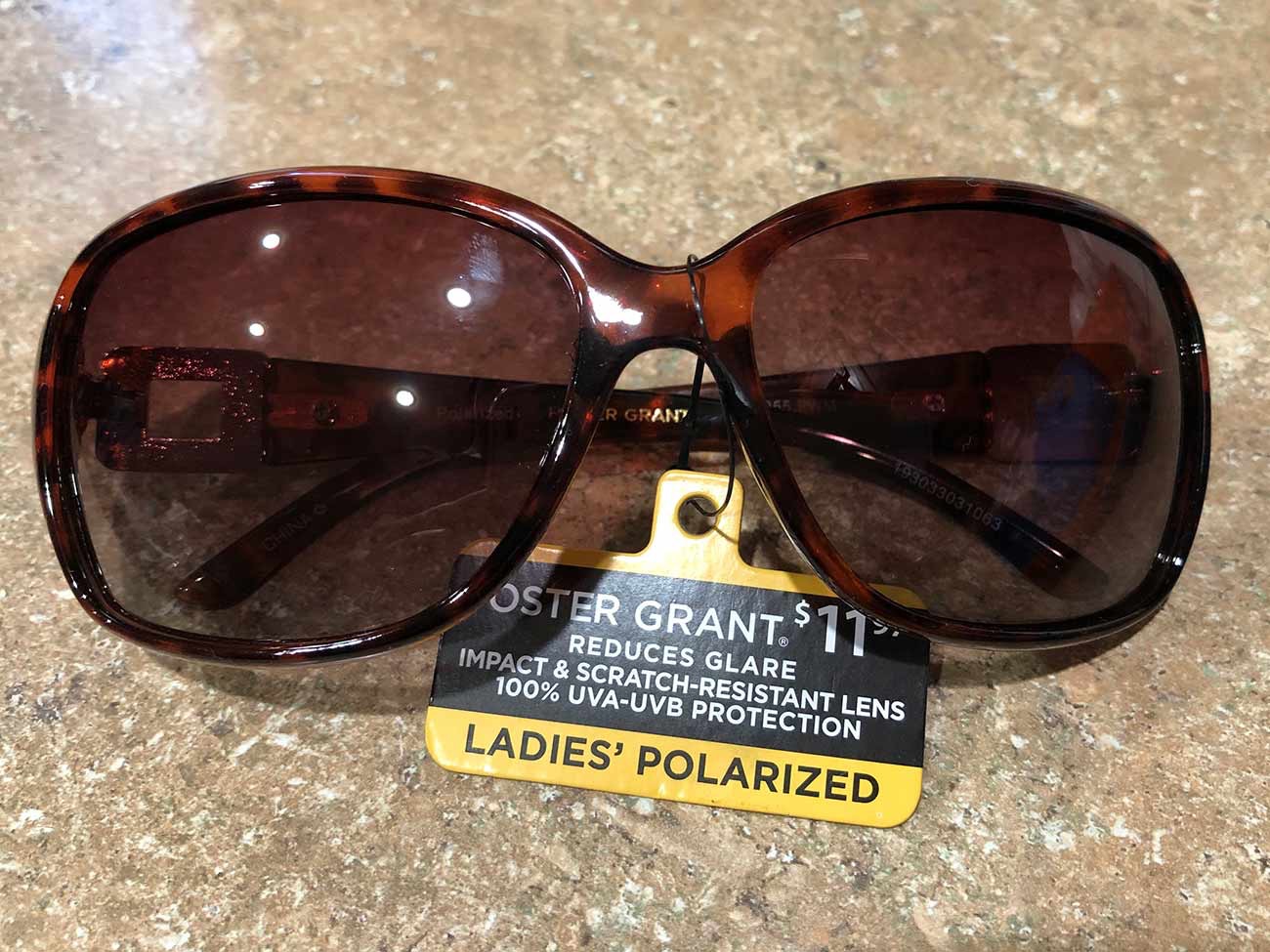「Polarized」のサングラス
